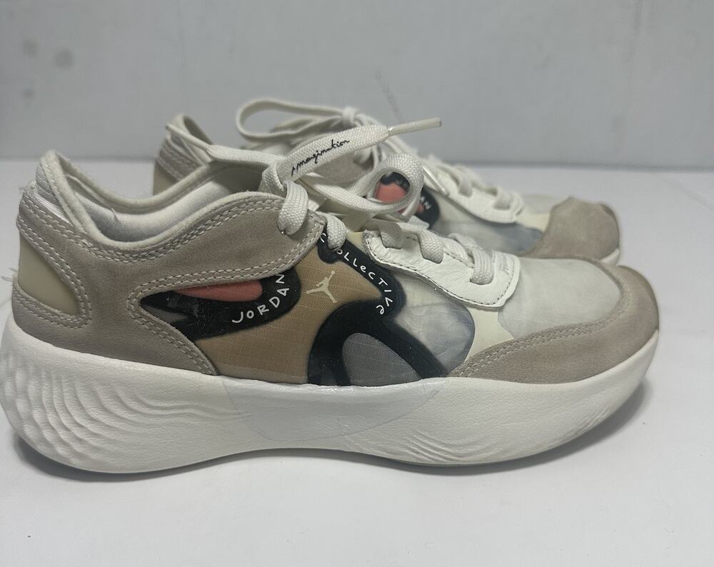 Nike Air Jordan Womens Collective DR5751-110 Size 7